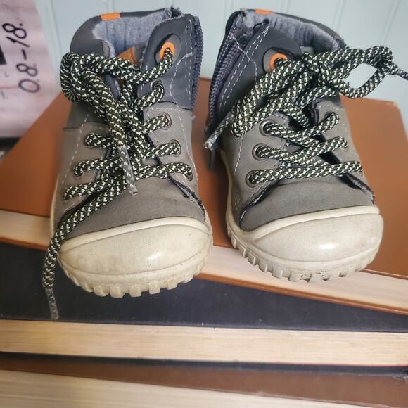 pre-owned cat & jack chukka boot sneakers zip up baby size 5 - Picture 4 of 7